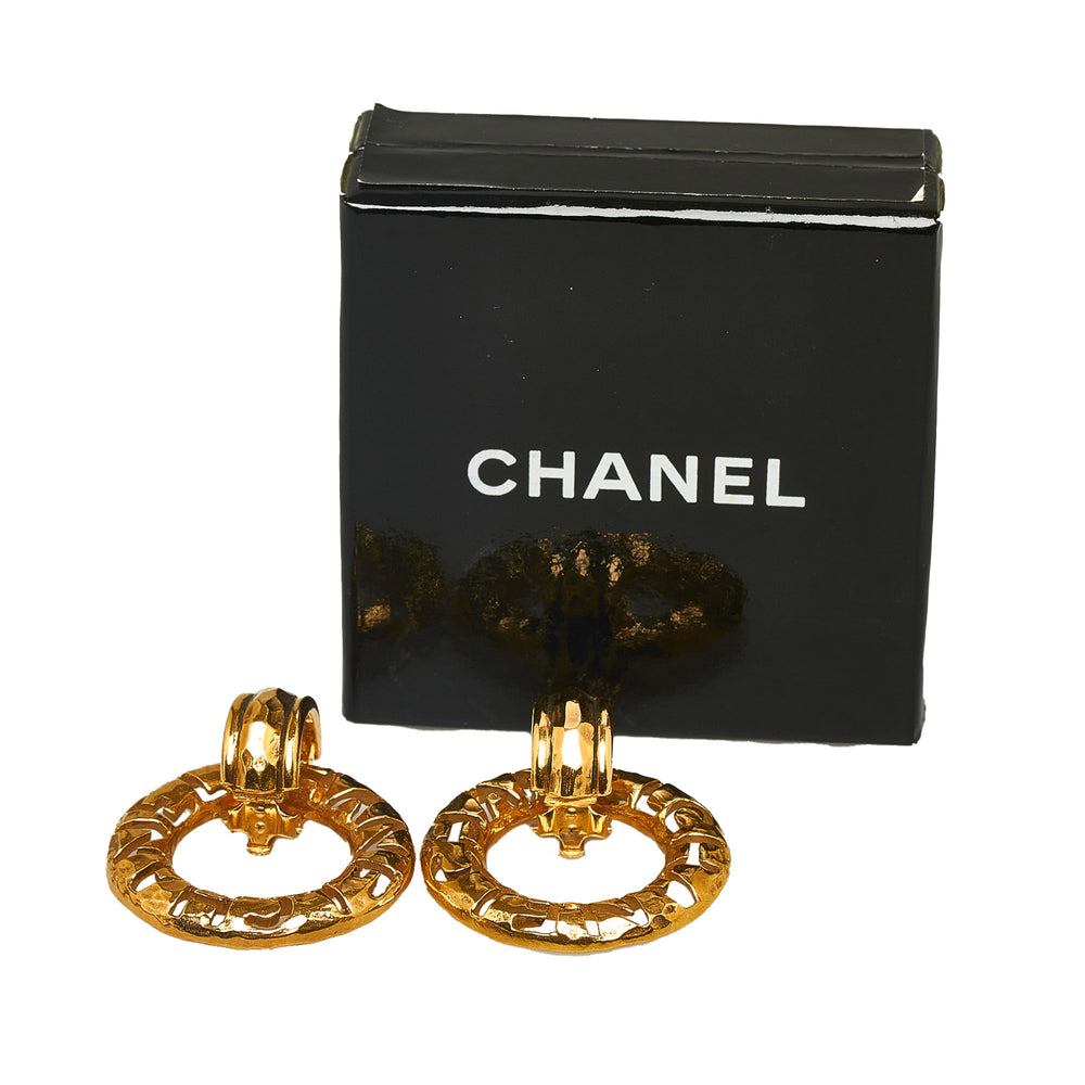 
            
                Load image into Gallery viewer, Chanel Vintage Cut-Out Logo Ring Drop Clip-On Earrings Gold
            
        