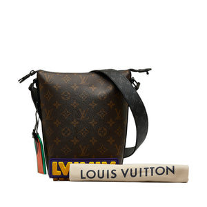 
            
                Load image into Gallery viewer, Louis Vuitton Monogram LV Rubber Cruiser Brown
            
        